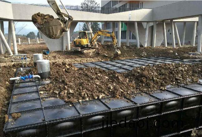 河南(nan)地埋水箱